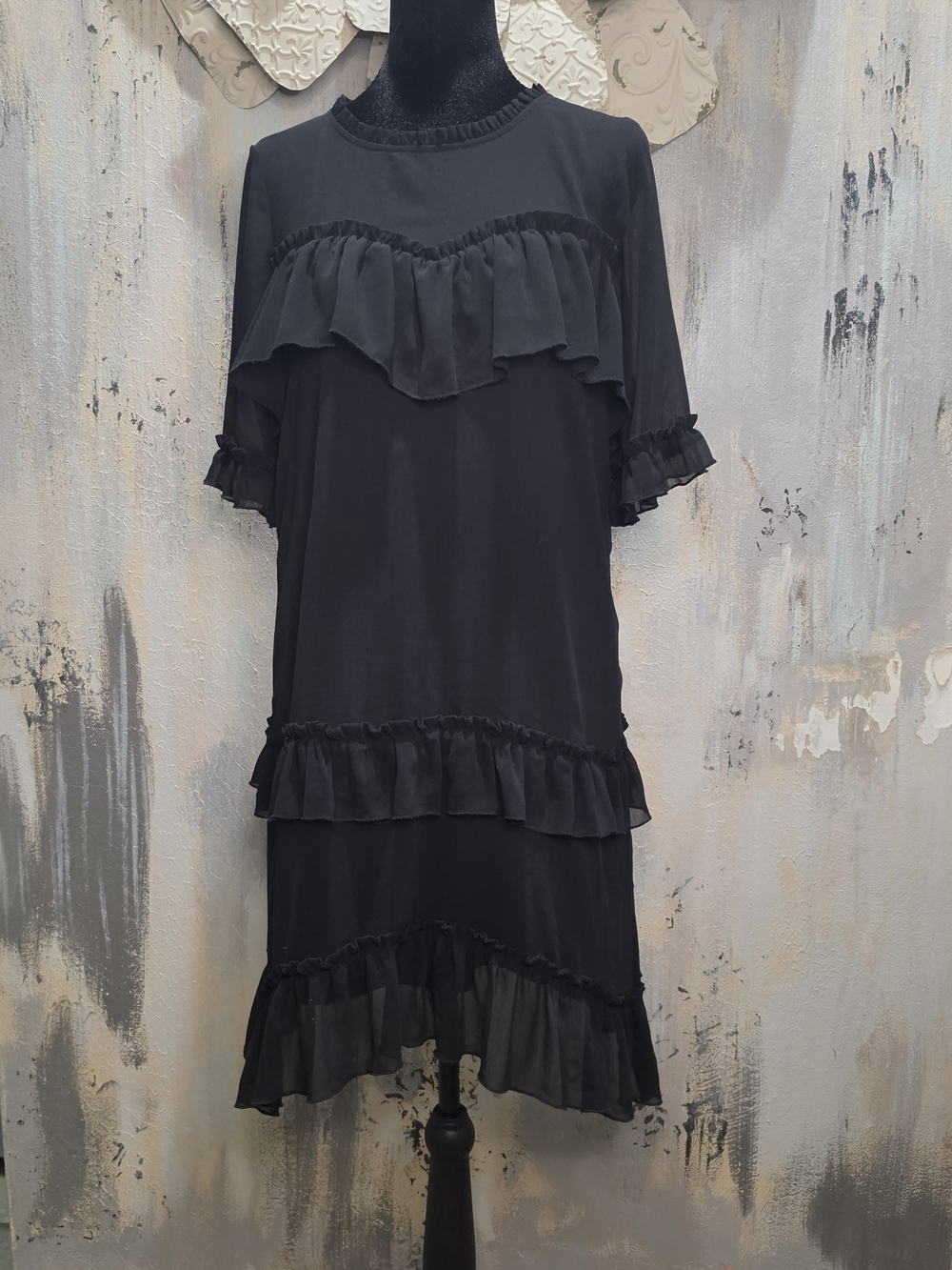 0Ruffled Black Midi Dress with Tiered Details, Perfect For Date Night Or Casual